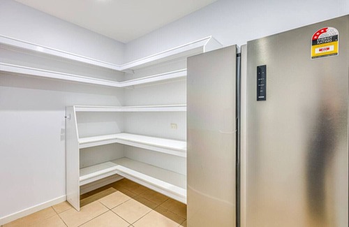 Clifton Springs House | StayAU Newly Coastal 5BR Escape w/Pool Table