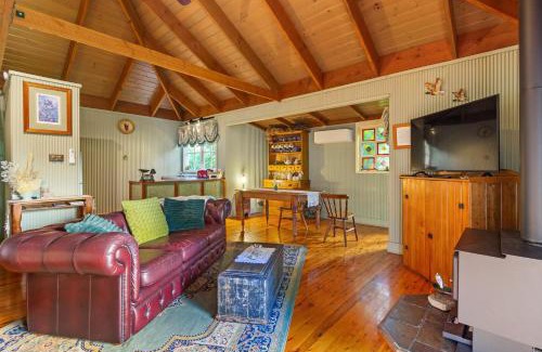 Mount Dandenong House | StayAU Windsong Cottage Idyllic Getaway Dandenong