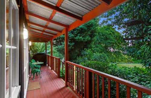Mount Dandenong House | StayAU Windsong Cottage Idyllic Getaway Dandenong
