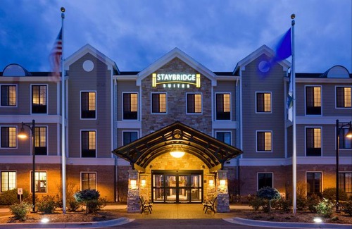 Oconomowoc Hotel | Staybridge Suites Milwaukee West-Oconomowoc