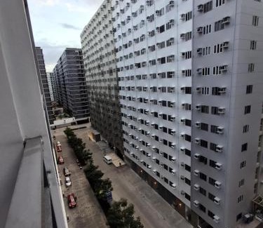 CSJDM Apartment | Staycation Modern & Convenient