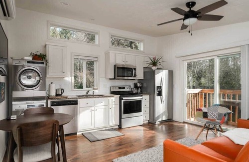 Bridlemile House | #StayInMyDistrict Raleigh Hills Serene Havens Nest