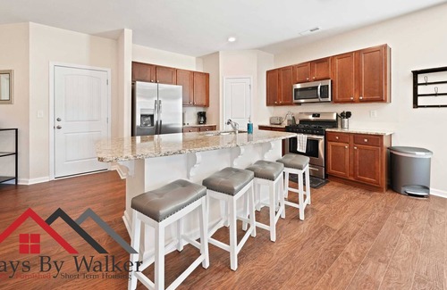 Denver House | StaysByWalker 3BR Home! 1G Wi-Fi, King Bed, Patio