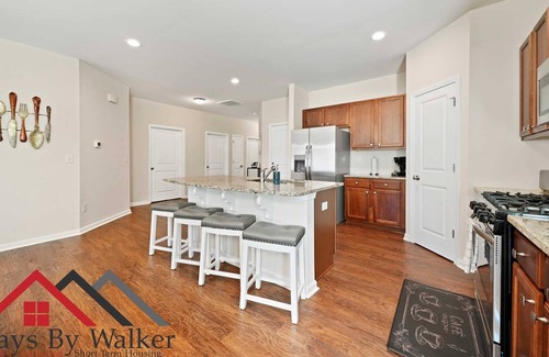 Denver House | StaysByWalker 3BR Home! 1G Wi-Fi, King Bed, Patio