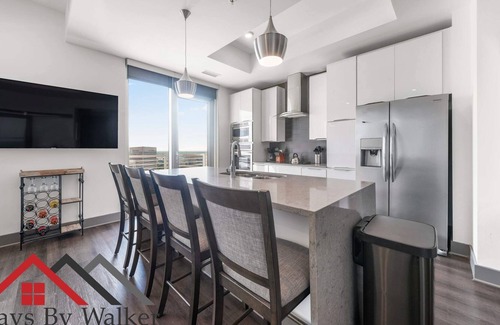 Second Ward Condo | StaysByWalker 3BR Lux Uptown | Spa/Gym/KingBed