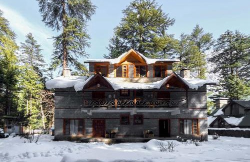 Old Manali Villa | StayVista at Casa Bella Vista- 6 BR Near Mall Road with Bonfire and View