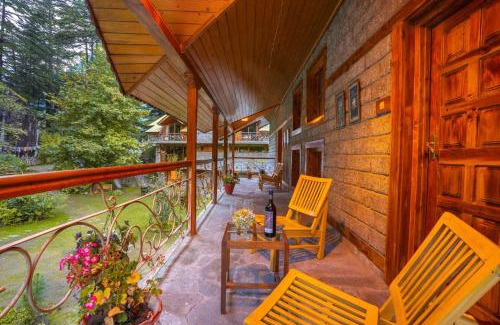 Old Manali Villa | StayVista at Casa Bella Vista- 6 BR Near Mall Road with Bonfire and View