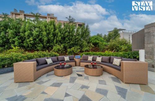 Amer Villa | StayVista at Vacanza Villa - Pool, Lawn & Theatre