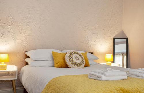Burslem House | Staywhenever NWT- 4 Bedroom House, King Size Beds, Sleeps 9