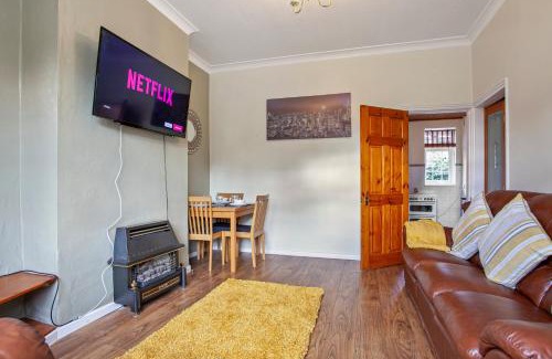 Burslem House | Staywhenever NWT- 4 Bedroom House, King Size Beds, Sleeps 9