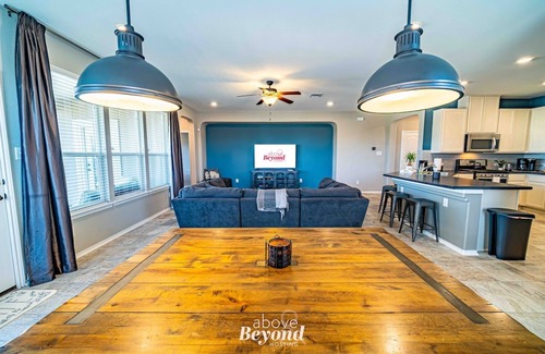 Hutto House | Steampunk Science | 3 Bed, 2 Bath