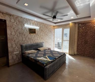 South West Apartment | Stella Homestay- Near Yashobhoomi