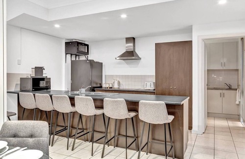 Hackney Apartment | Stellar Apartments 3 bedroom apartment with rooftopviews overlooking the city