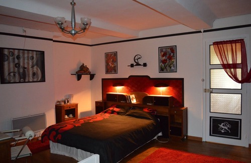 Saint-Clair-sur-l'Elle Bed & Breakfast | Step back in time at our 1930s/40s decorated 18th Century home