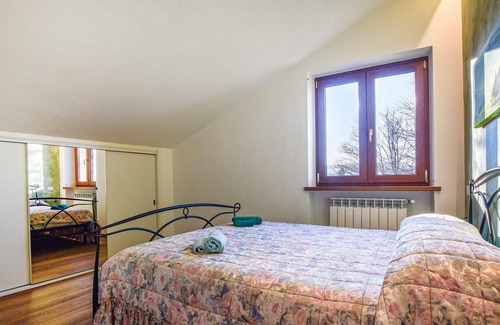 Arcidosso House | Step into a spacious cottage with tile floors and cozy corners where you can retreat.