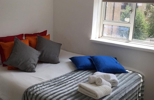 St. Dunstan's House | Stepney Green Rooms
