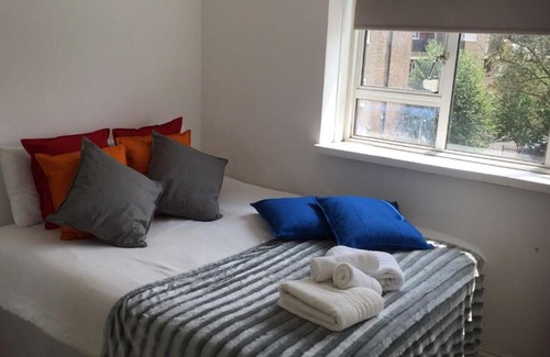 St. Dunstan's House | Stepney Green Rooms