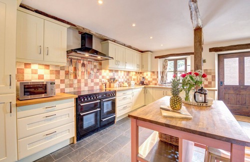 Marwood House | Stepps Farm - Five Bedroom House, Sleeps 12