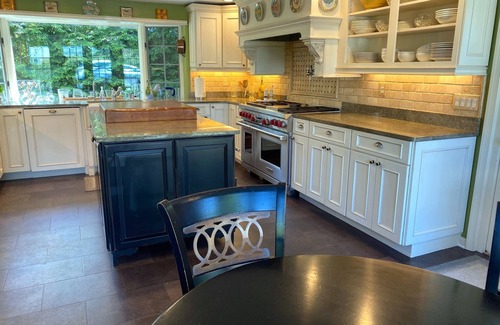 Annapolis House | Steps away from the Chesapeake Bay in the unique Bay Ridge community!