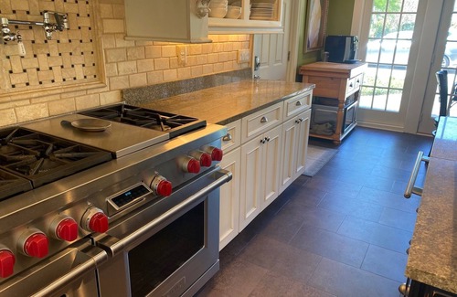Annapolis House | Steps away from the Chesapeake Bay in the unique Bay Ridge community!
