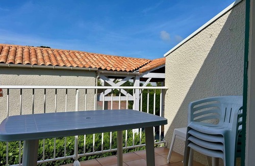 Saint-Georges-de-Didonne Apartment | Steps from Vallière Beach: Cozy 6-Person Apartment with Parking, Pet-Friendly, Balcon, and More