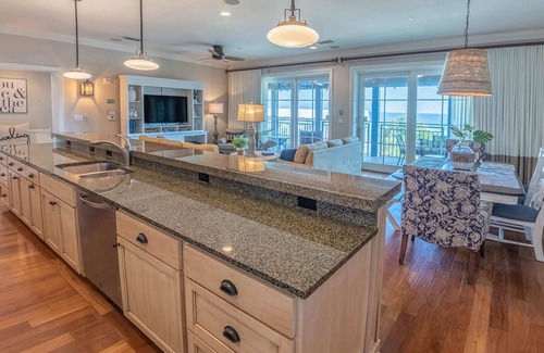 Seacrest Condo | Steps from Beach/Penthouse/Gulf Views/Rooftop Pool
