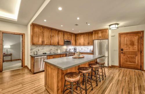 Lakeside Park Apartment | Steps From Heavenly Village & Gondola-Luxury 3Br Residence Condo