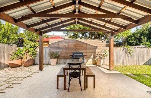 Palm Beach House | Steps from Sand: 2-Bed Beach Escape with Courtyard