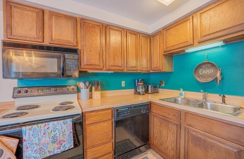 Crested Butte Condo | Steps from Slopes | Pool, Hot Tub + Ski Bus