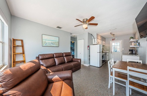 Indian Rocks Beach Apartment | Steps from the Beach | 3BR Retreat + Pool