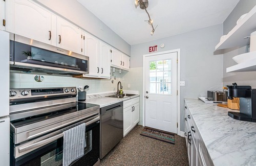 Indian Rocks Beach Apartment | Steps from the Beach | 3BR Retreat + Pool