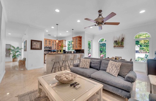 Birch Park Finger Streets House | Steps from the Beach | Heated Pool | Sun Key| Game room | RESlDENCES