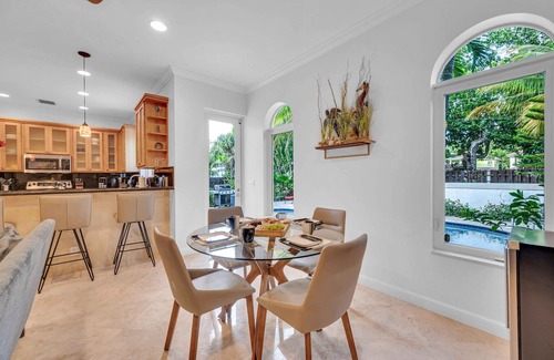 Birch Park Finger Streets House | Steps from the Beach | Heated Pool | Sun Key| Game room | RESlDENCES