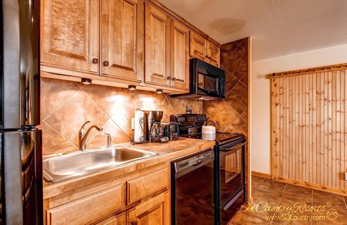 Peak 9 Condo | Steps to Adventure, Remodeled Kitchen, Wi-Fi, Ski in/out, Gas Fireplace TE411