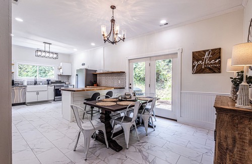 Bryson City House | "STEPS TO BRYSON" - MTN VIEW, HOT TUB, FIREPIT, NEW REMODEL - WALK TO DOWNTOWN!