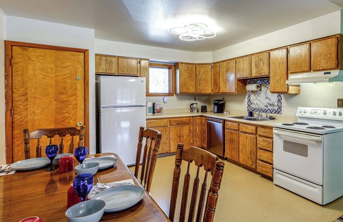 College Condo | Steps to Chena River - Condo Near Hiking & Tours!