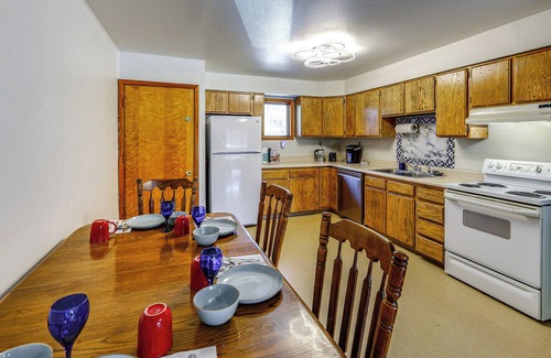 College Condo | Steps to Chena River - Condo Near Hiking & Tours!
