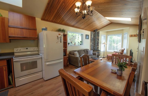 Tofino Cottage | Steps to Chesterman Beach - Cedar Shack - West Cost Cottage & Private Hot Tub