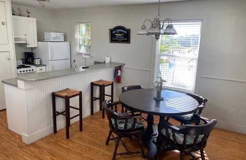 Boys Works Cottage | Steps to Intracoastal, Steps to Private Beach Access!