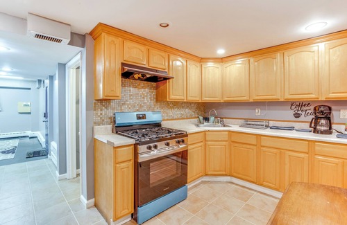West Side Apartment | Steps to Lincoln Park: Spacious Apt in Jersey City
