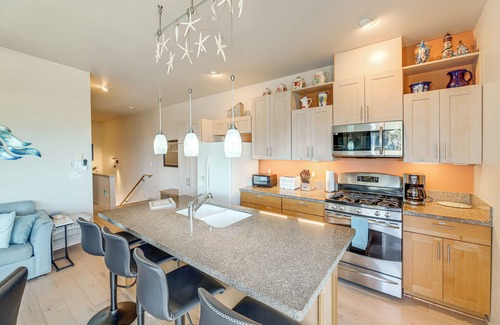 Depoe Bay Apartment | Steps to Pirate Cove: Oregon Coast Condo w/View