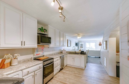 Dewey Beach Apartment | Steps to Rehoboth Bay Marina! Condo w/ Pool Access