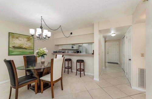 Cocoa Beach Condo | Steps to Sand! Ground-Floor 2BR by Pool
