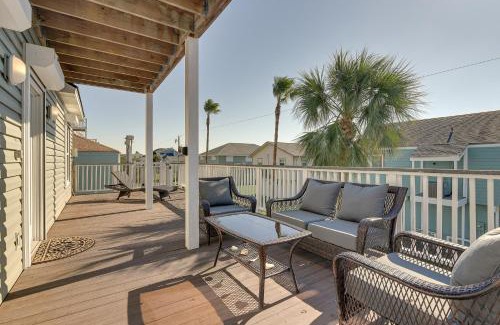 Pirates Beach House | Steps to Sand Pirates Beach House in Galveston!