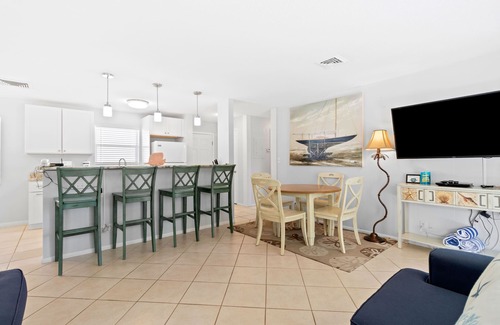 Whitney Beach Condo | Steps to Sand & Sunset – Charming Condo at The Outrigger by RVA