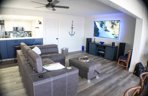 Vanderbilt Beach Condo | Steps to the beach! Enjoy Vanderbilt beach and rooftop pool! Walk to Mercato!