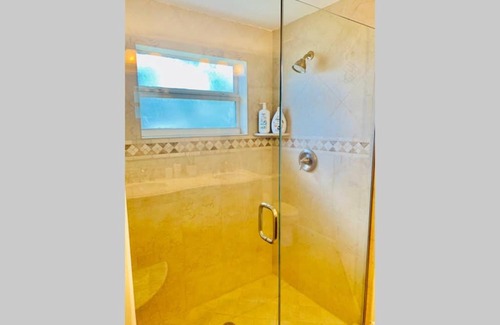 Naples Park House | Steps to the Beach - Naples-Beachhouse 3BR2BA - Pet friendly