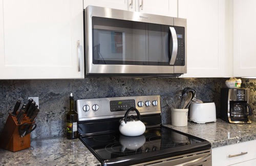 Del Mar Condo | Steps to the Beach, Park, Shops & Restaurants At 18th Street