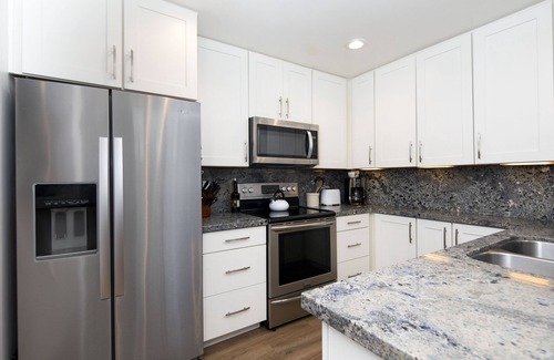Del Mar Condo | Steps to the Beach, Park, Shops & Restaurants At 18th Street