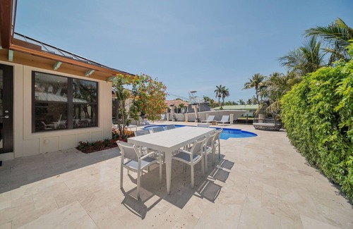 Delray Beach Shores House | Steps to the beach and 2 mins drive to Atlantic Ave